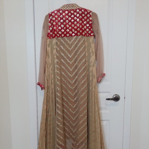 Shiffon Suite with Choori dar Pajama - Picture 3 of 4